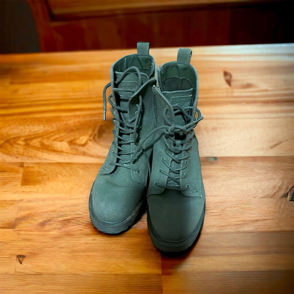 Guess Boots size 7